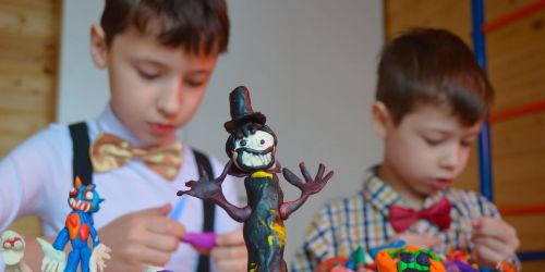 Construis et mod\u00e9lise ton monstre d'Halloween en p\u00e2te \u00e0 modeler