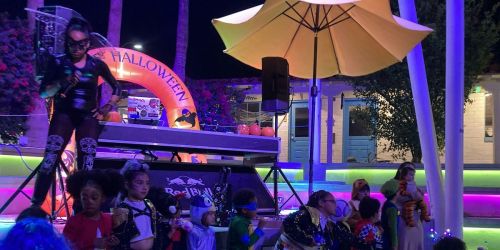 Tricks & Treats ; A Halloween Market